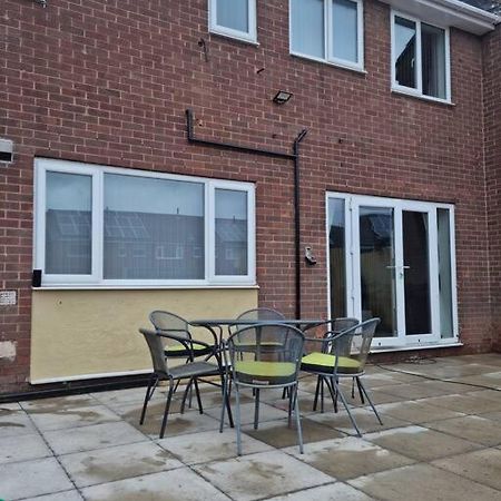 5 Bedroom House - Cheshire Oaks Ellesmere Port Zewnętrze zdjęcie