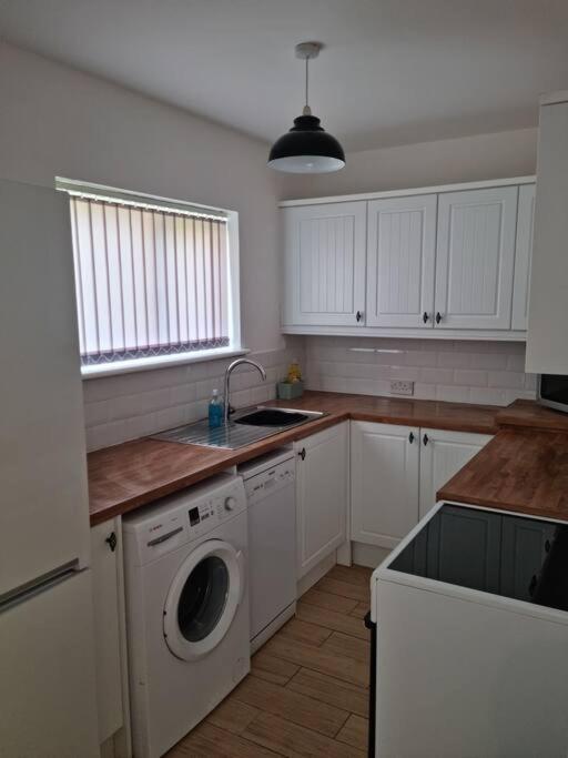 5 Bedroom House - Cheshire Oaks Ellesmere Port Zewnętrze zdjęcie