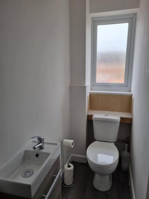 5 Bedroom House - Cheshire Oaks Ellesmere Port Zewnętrze zdjęcie