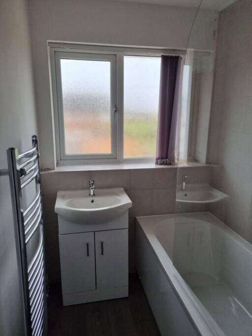 5 Bedroom House - Cheshire Oaks Ellesmere Port Zewnętrze zdjęcie